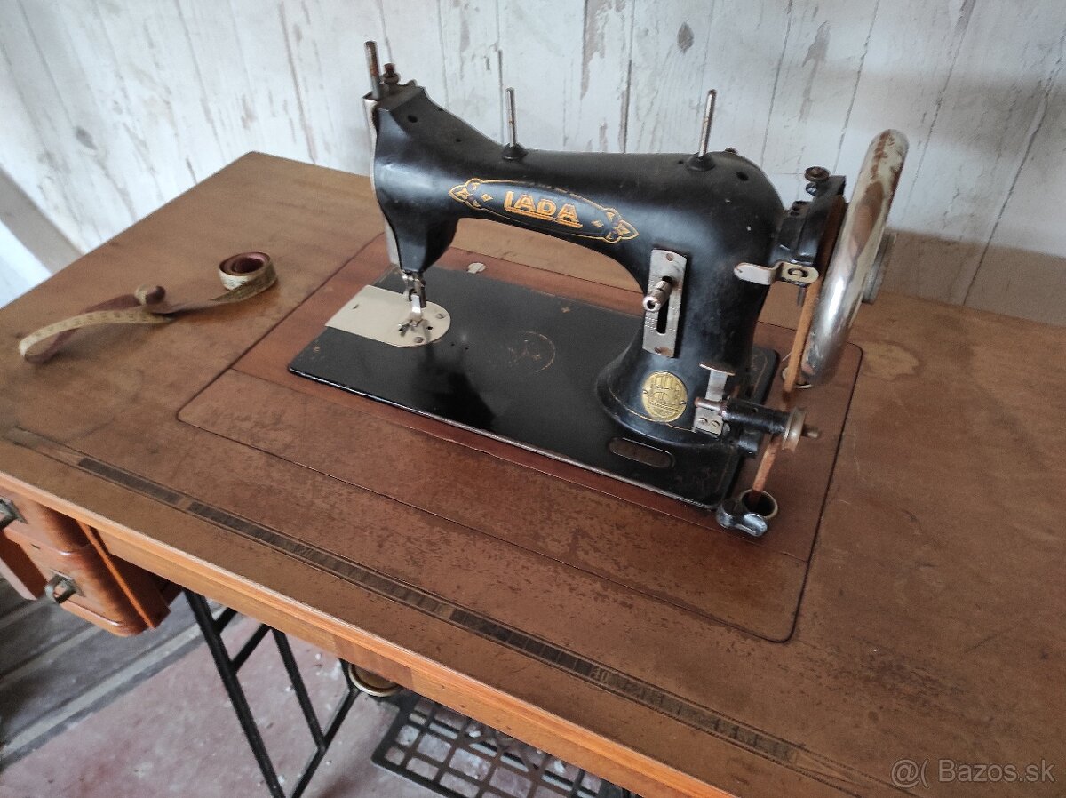 Šijací stroj Lada - 7