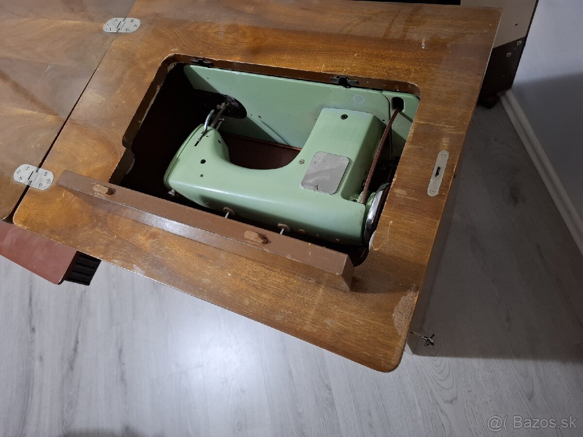 Predám šijací stroj Minerva - 7