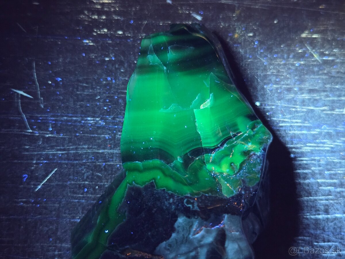 Vulkanický Achát - UV aktívny - 7