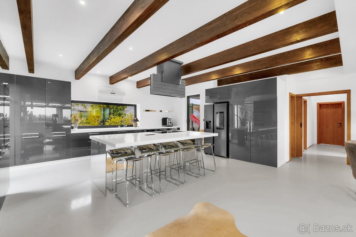 Nadštandardný 4-izbový rodinný dom s bazénom, výhľadom a súk - 7