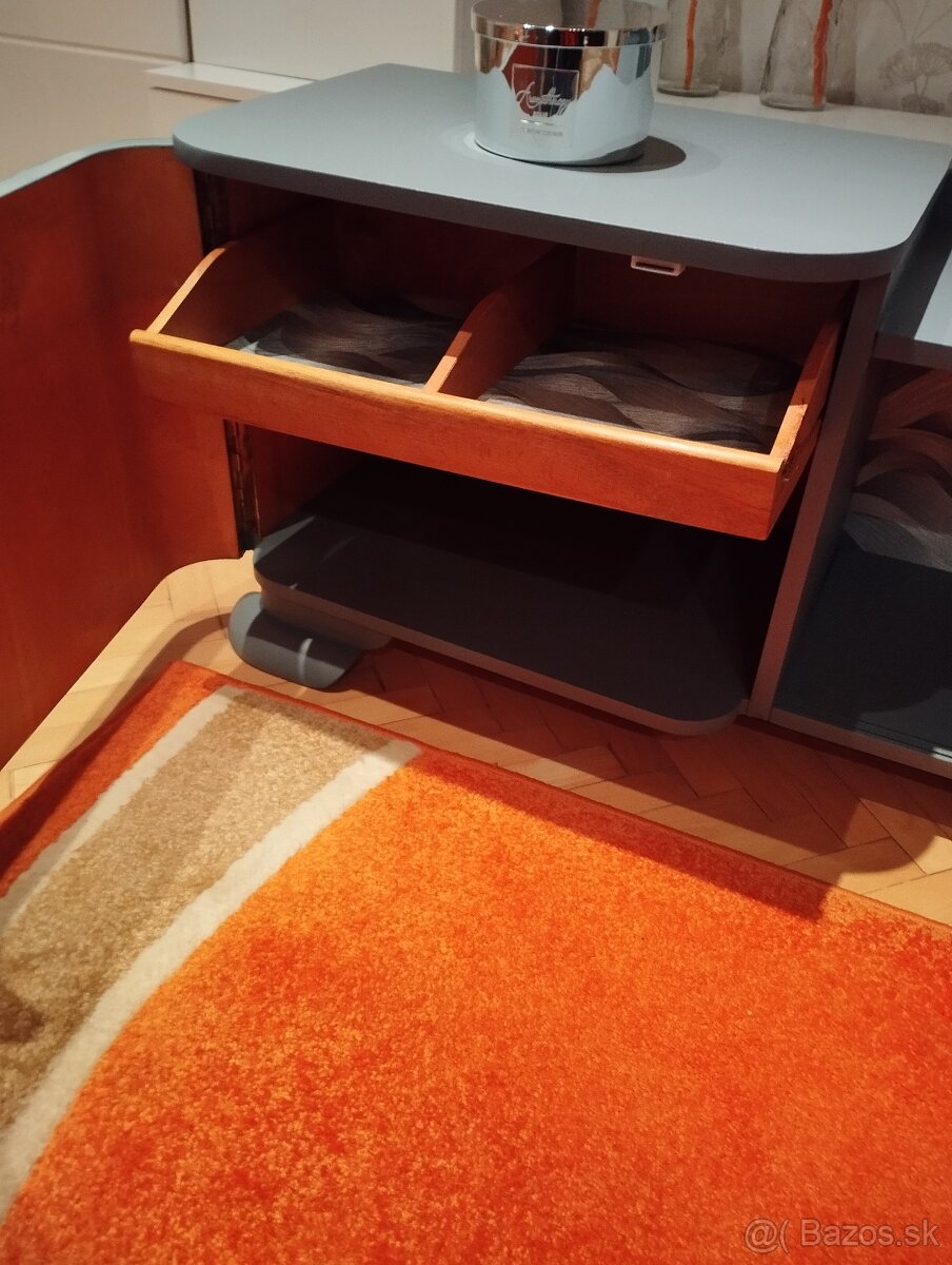 Nočné stolíky +zrkadlo - 7