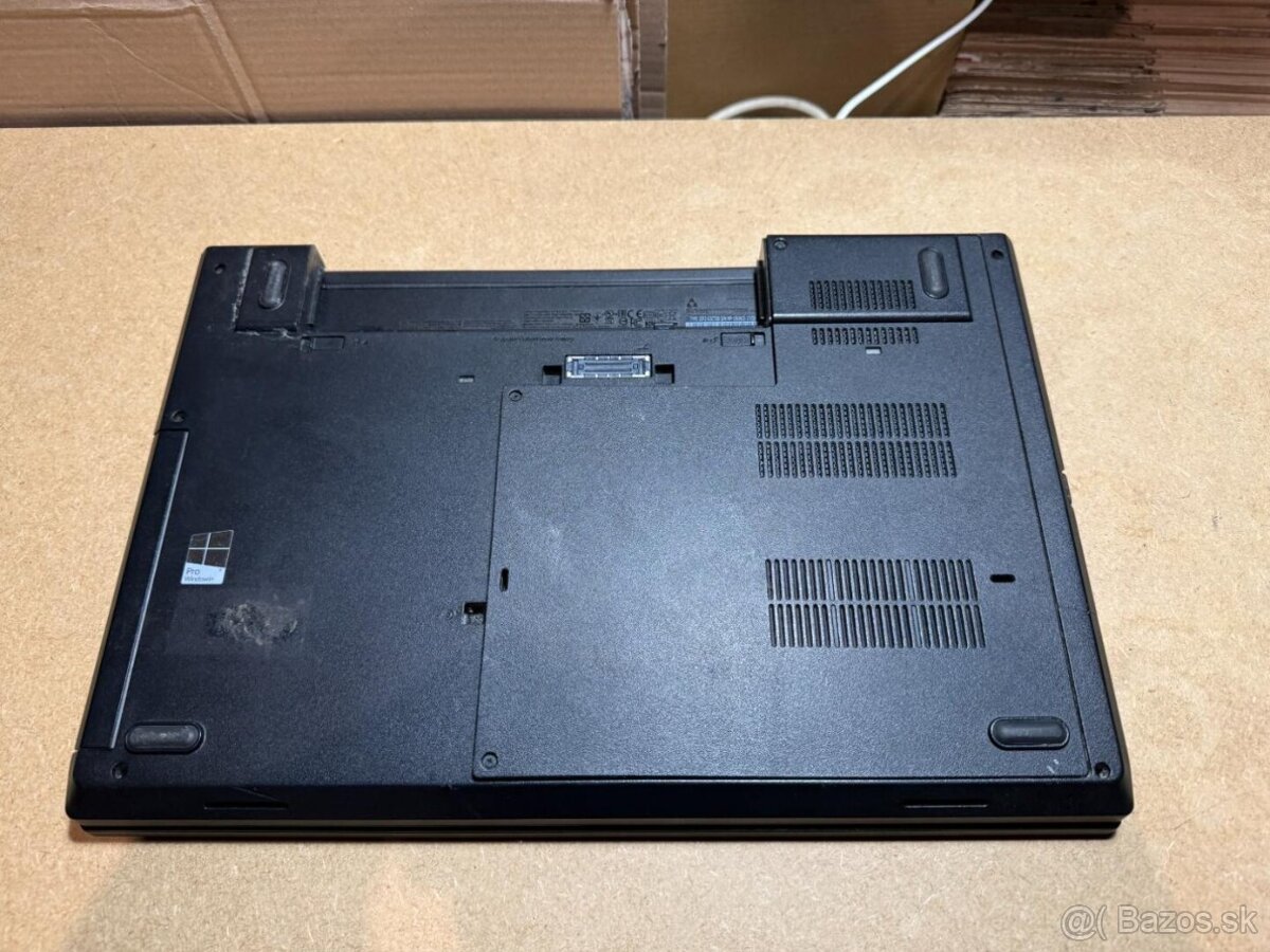 Notebook L560 na opravu alebo diely. - 7