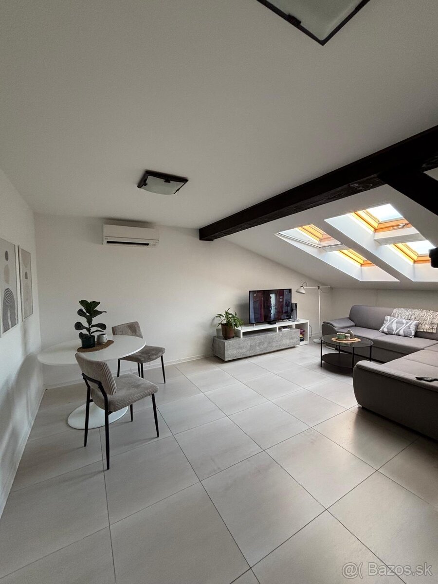 Velkometrážny slnečný byt na predaj - 7