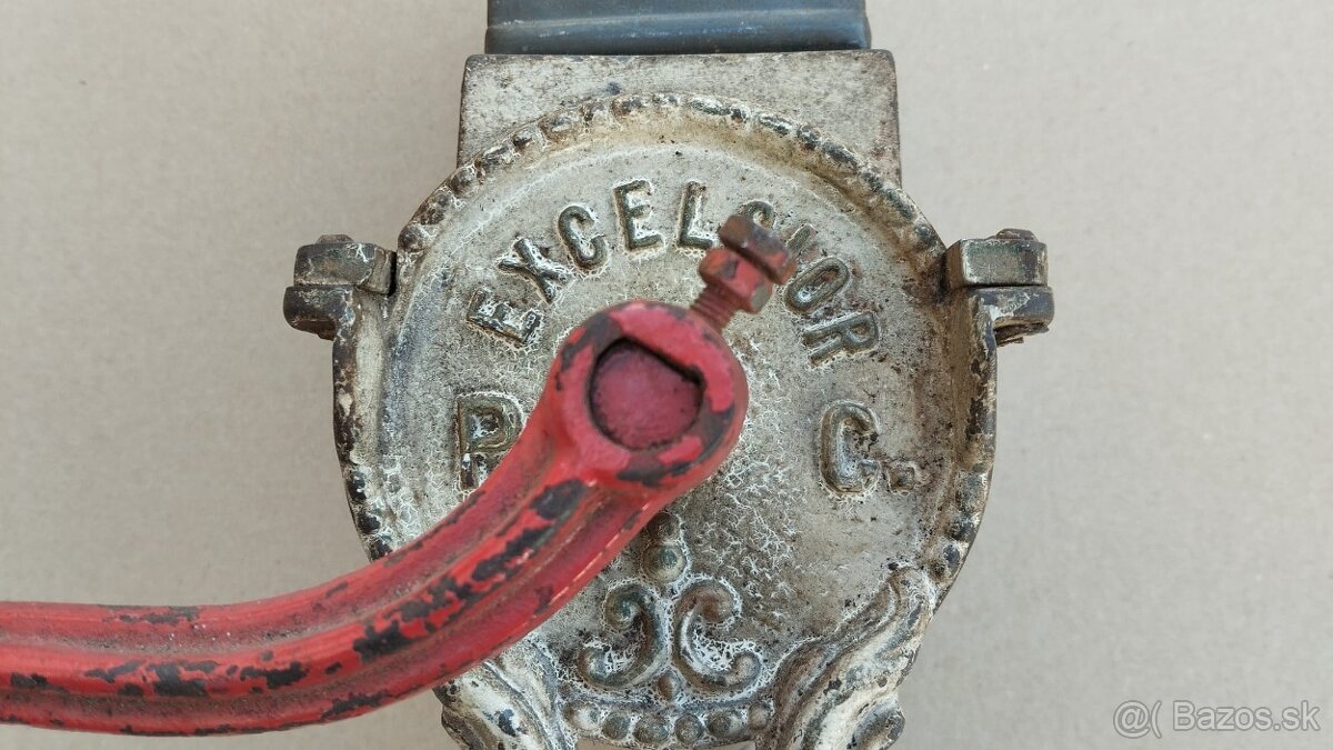 Starožitn mlýnek na strouhanku EXCELSIOR - 7