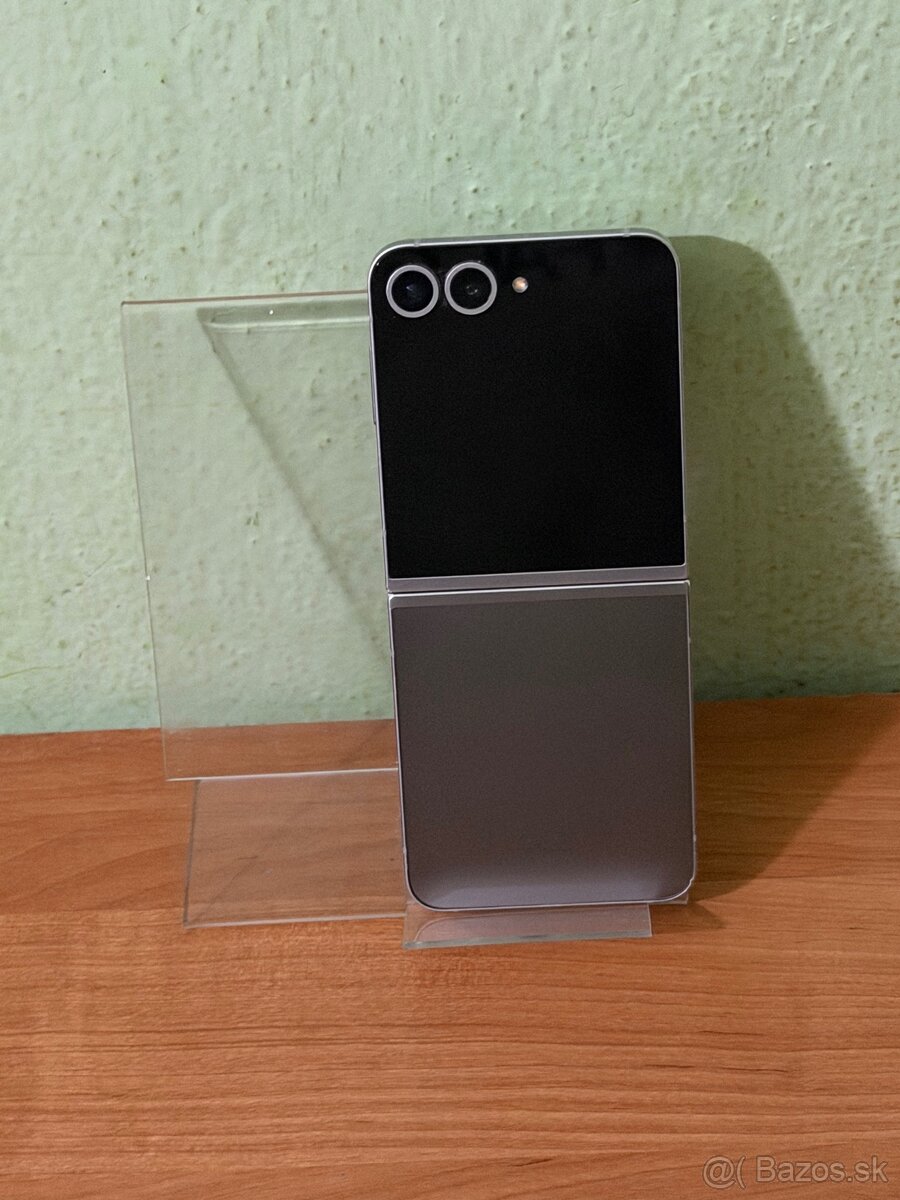 Dobrý deň Ponúkam na predaj Samsung Galaxy Z Flip 6 512GB - 7