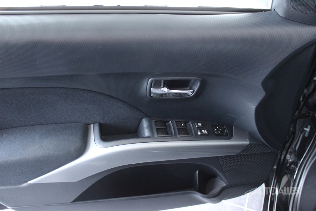 Mitsubishi Outlander 2,0 DiD 103 kW 4WD - 7