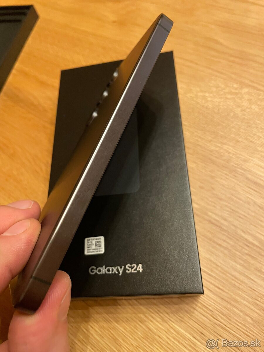 Samsung Galaxy S24 BLACK 128GB - 7