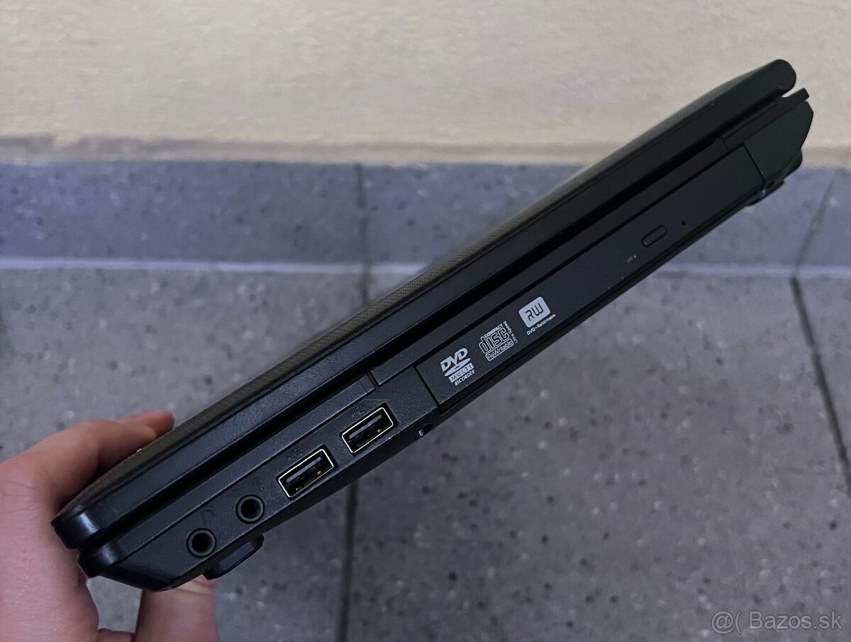 Toshiba Tecra / Intel i5 / 4GB RAM / 128GB SSD / 15.6" - 7