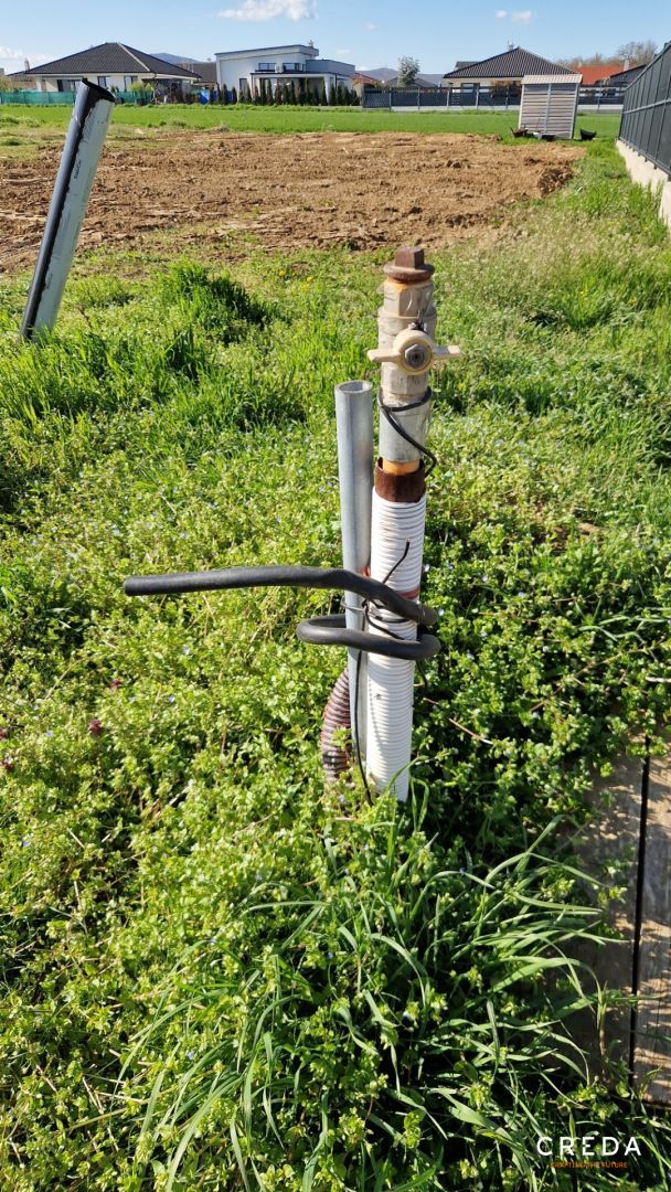 CREDA | predaj stavebný pozemok so stavebým povolením a IS, - 7