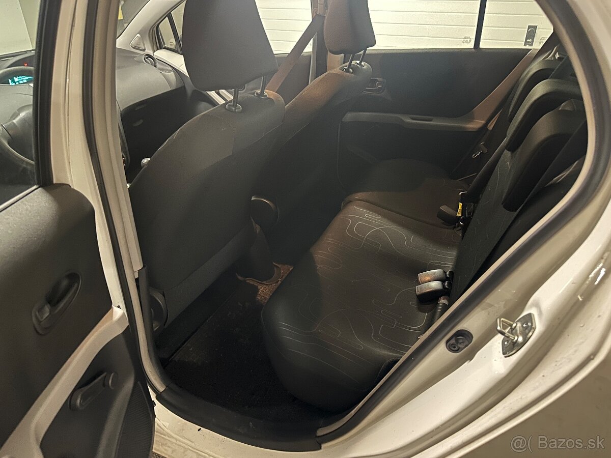 Predám Tyota Yaris 1.0 5D - 7