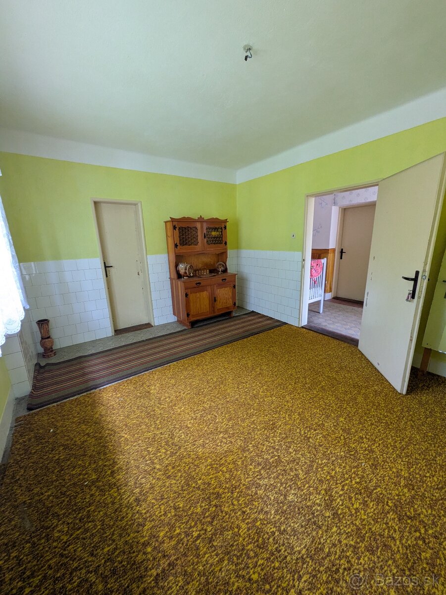 Predaj rodinného domu na polosamote s veľkým pozemkom - 7