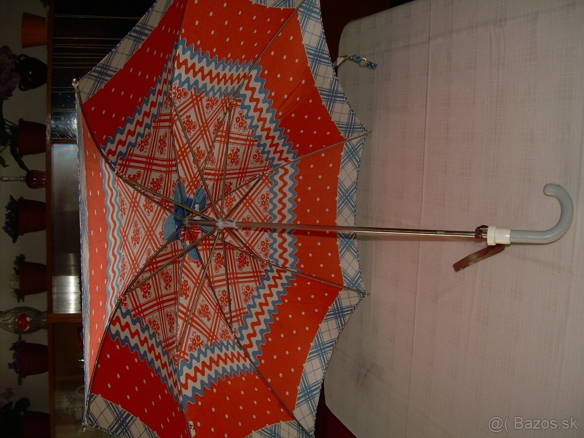 dětské deštníčky, kostýmy, teplákovka - 7