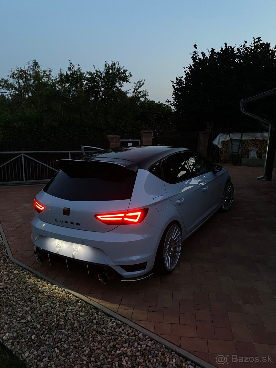 Seat Leon 2020 / Hatchback / FullLed / R20 / Cupra - 7