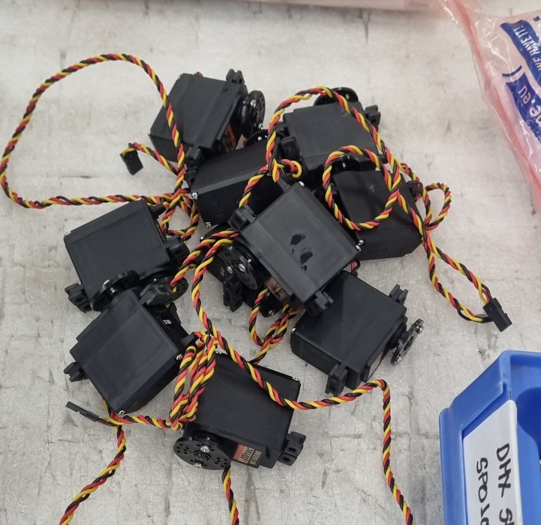 Predám Servomotorčeky HITEC HS-5645MG - 7