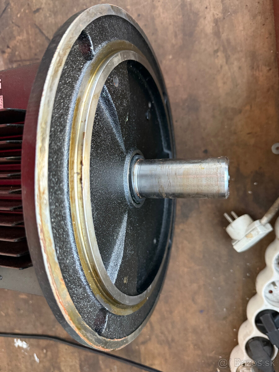 Predám motor Grundfos 5,5kW - 7