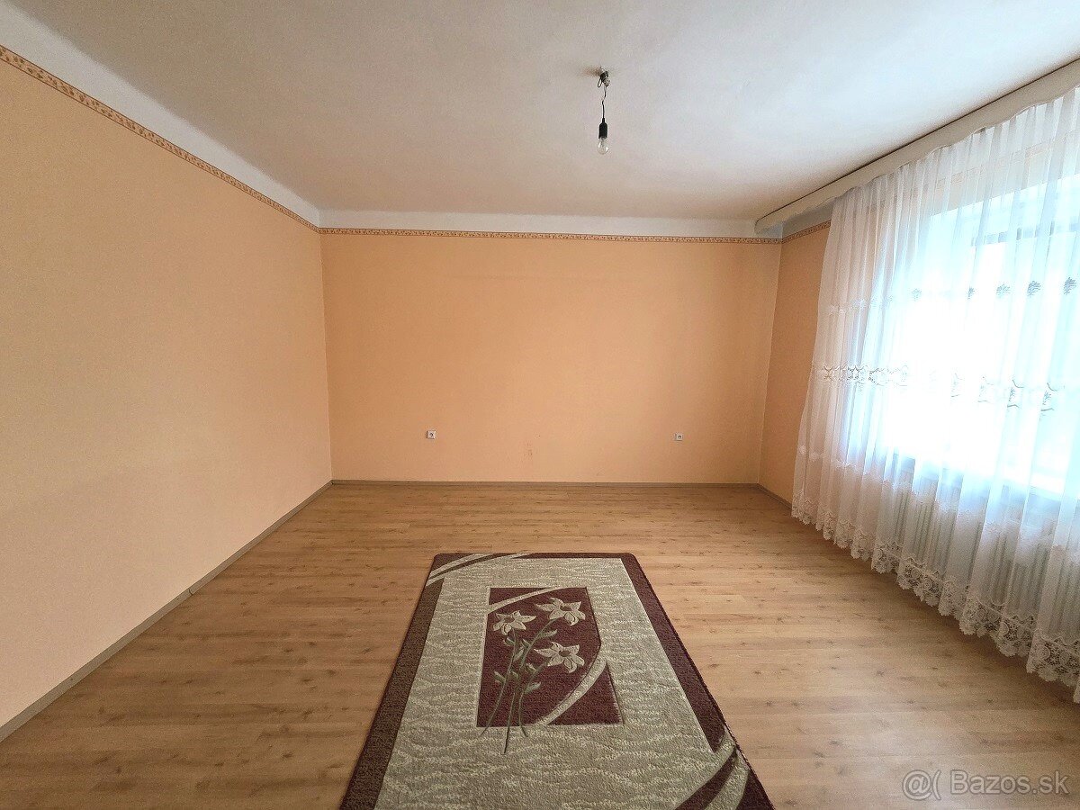 AJ NA INVESTIČNÉ ÚČELY Poschodový rodinný dom na predaj v D - 7