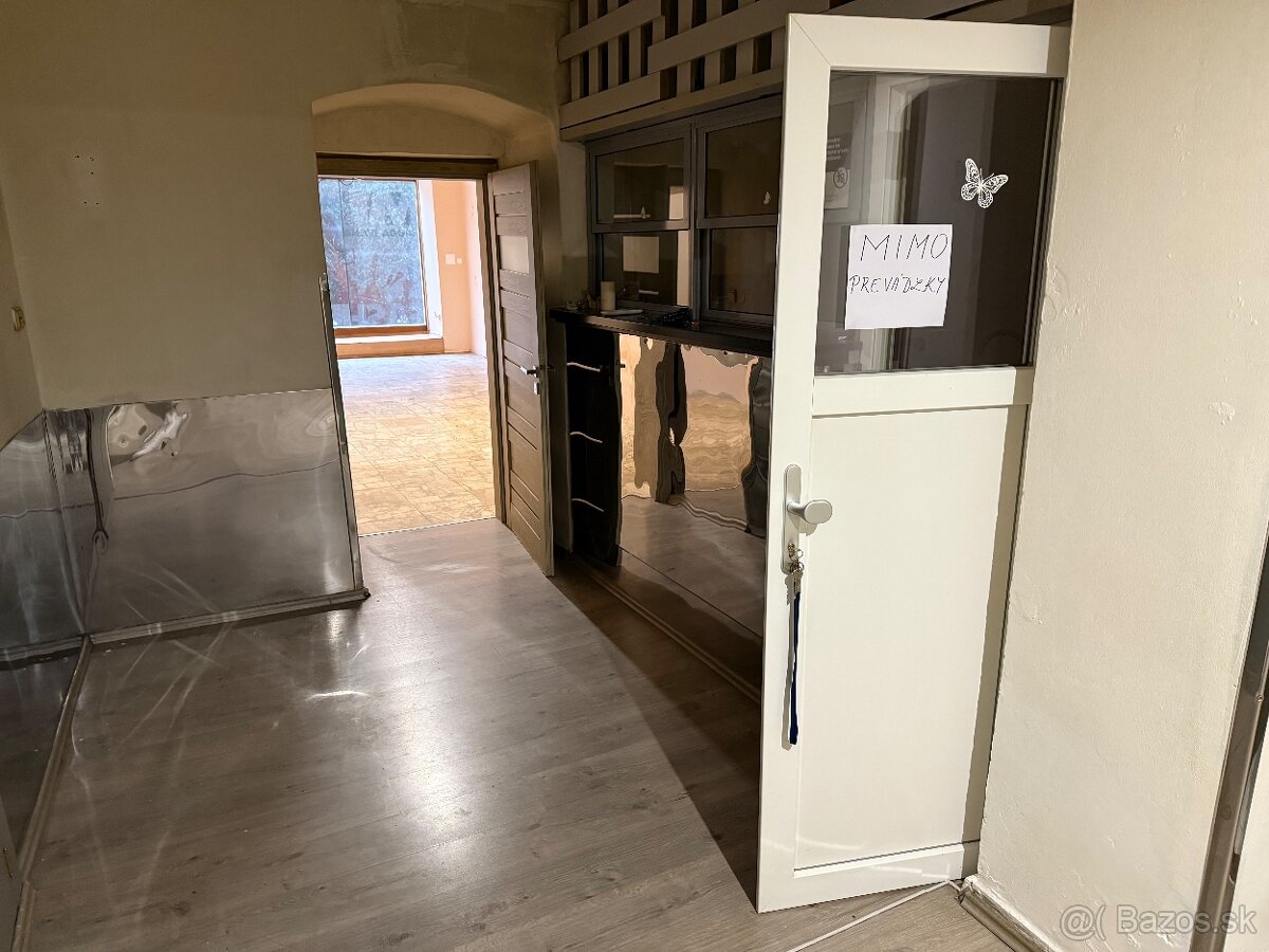 Prenájom obchodného priestoru v Brezne - centrum - 7