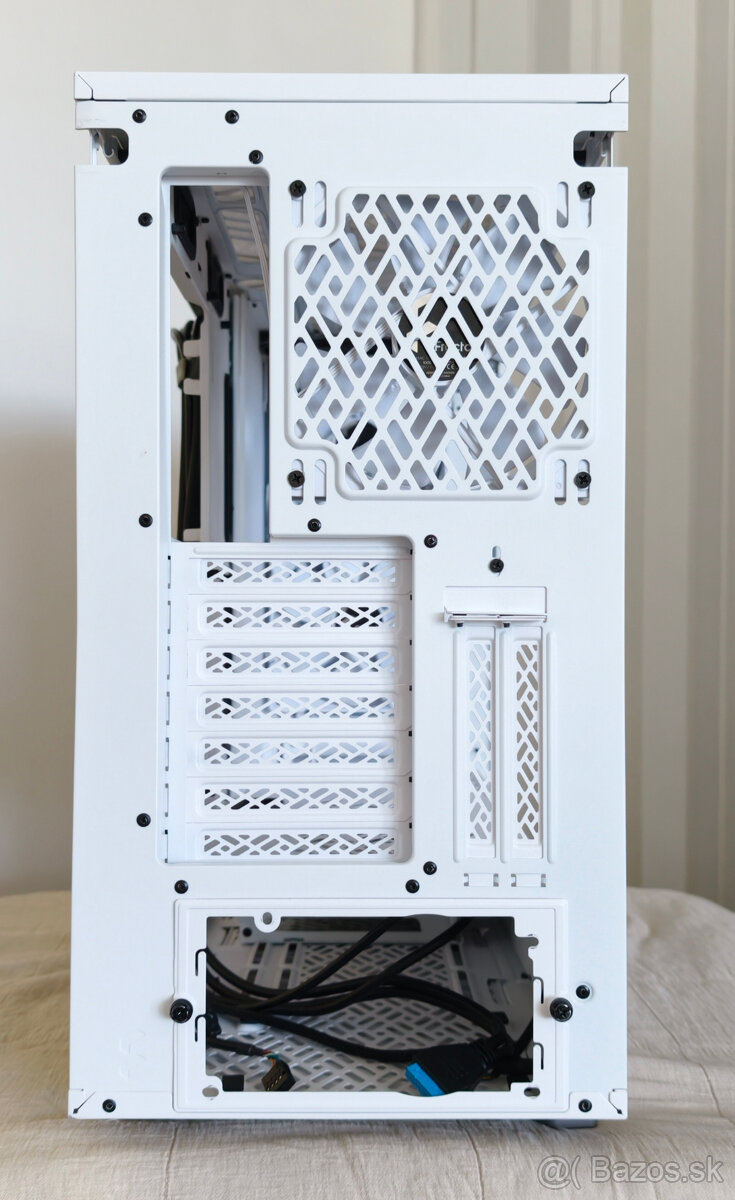 Predám PC skrinku Fractal Design Define 7 White TG - 7