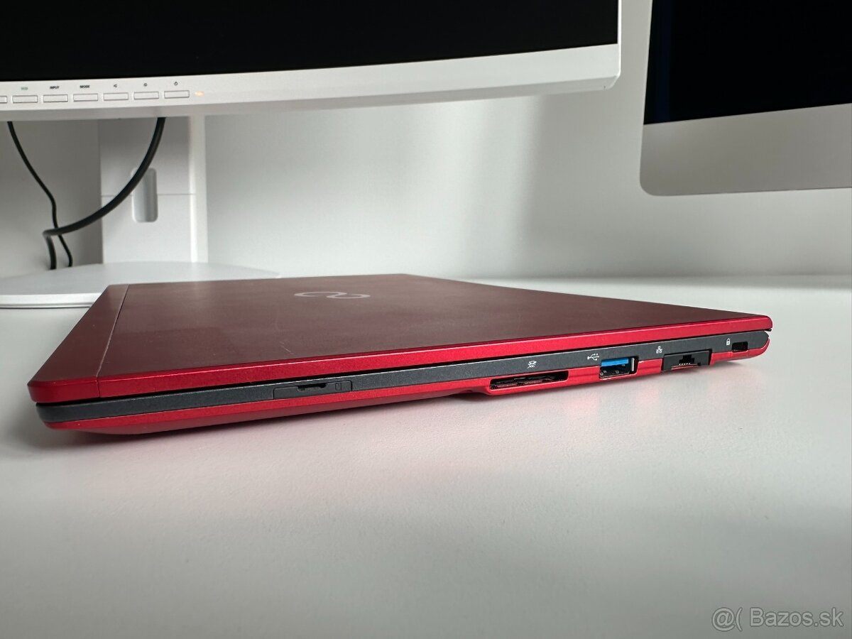 Fujitsu LifeBook U938 červený ultrabook - 7