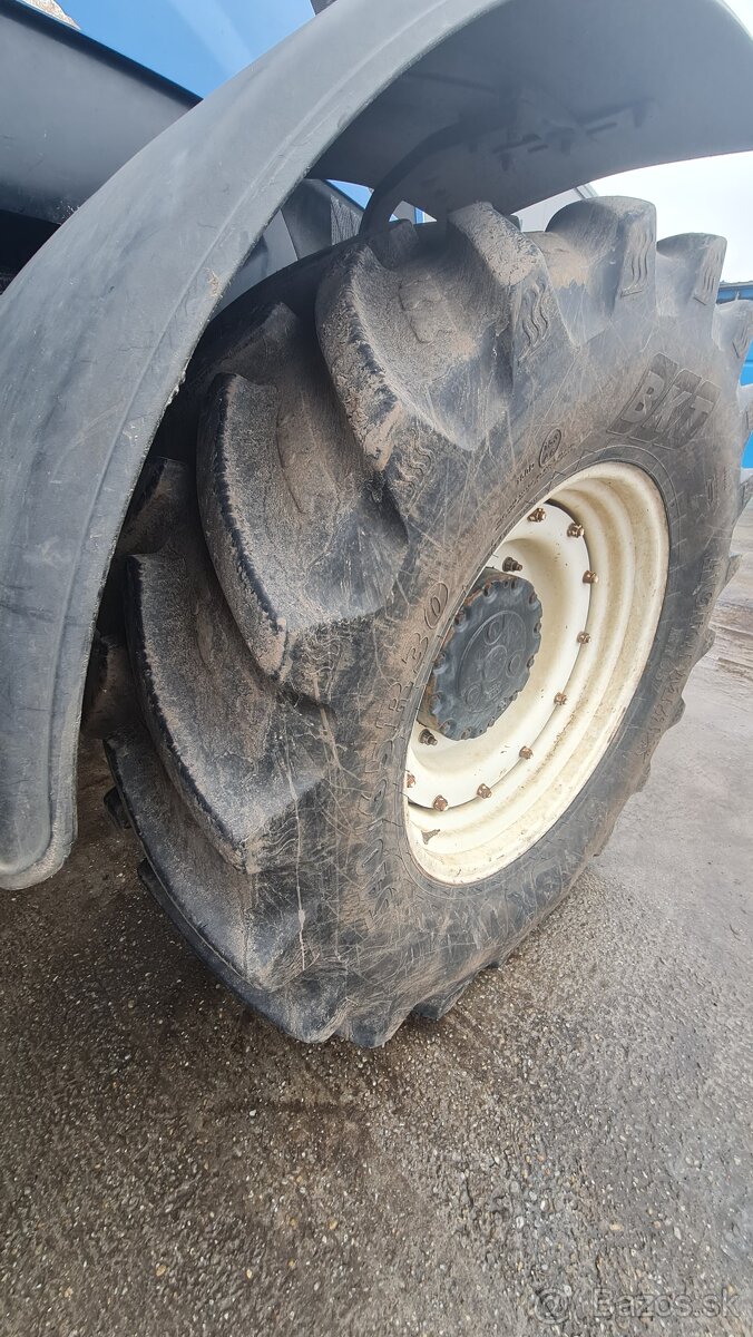 Predám traktor New Holland T7.250 - 7