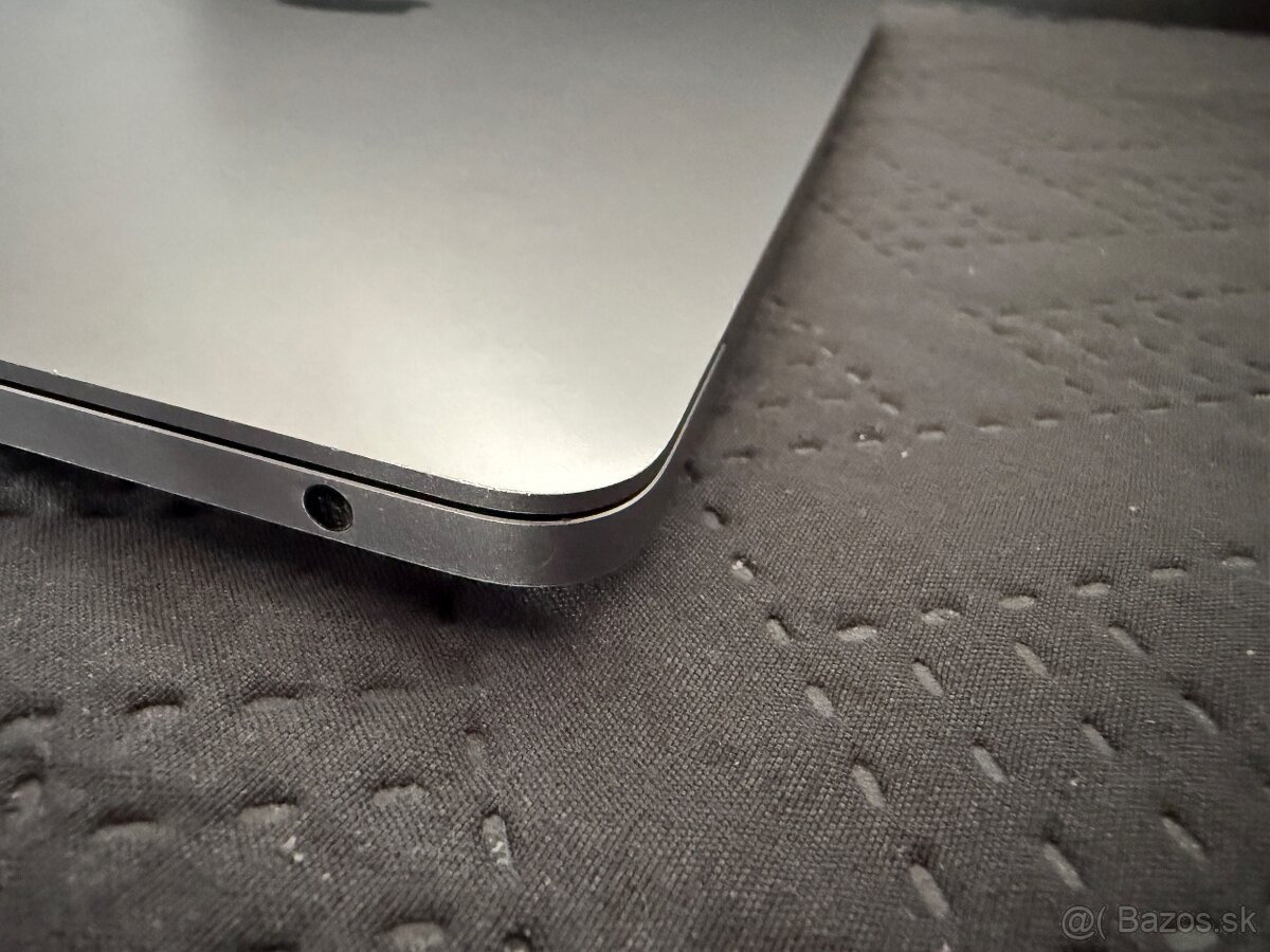 MacBook Pro 13” 2020 – Intel i5 / 16 GB RAM / 256 GB SSD - 7