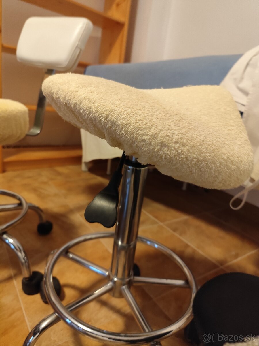 Masážny stôl a sedlové stoličky - 7