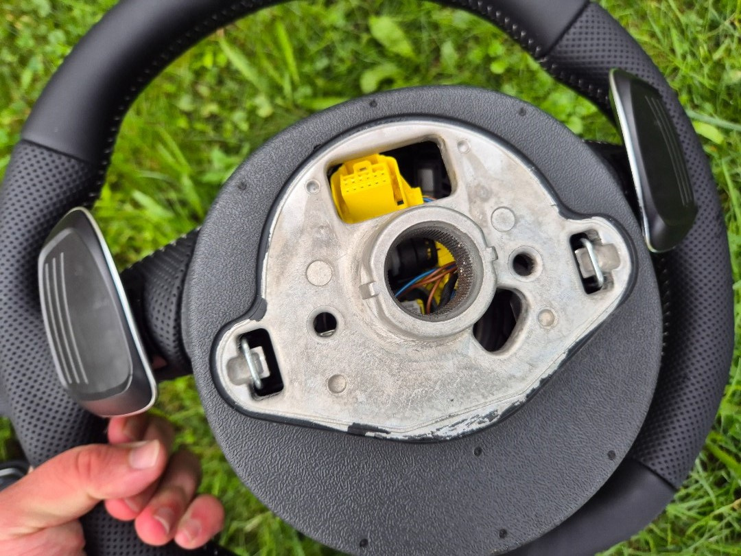 AUDI VOLANT KOŽENÝ MULTIFUNKCNY ZKOSENY - 7