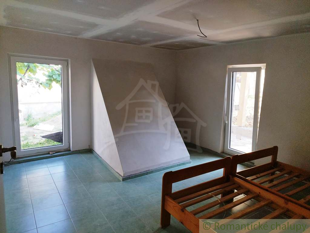 Rekonštruovaný gazdovský dom v pokojnej obci Kleňany v okr - 7