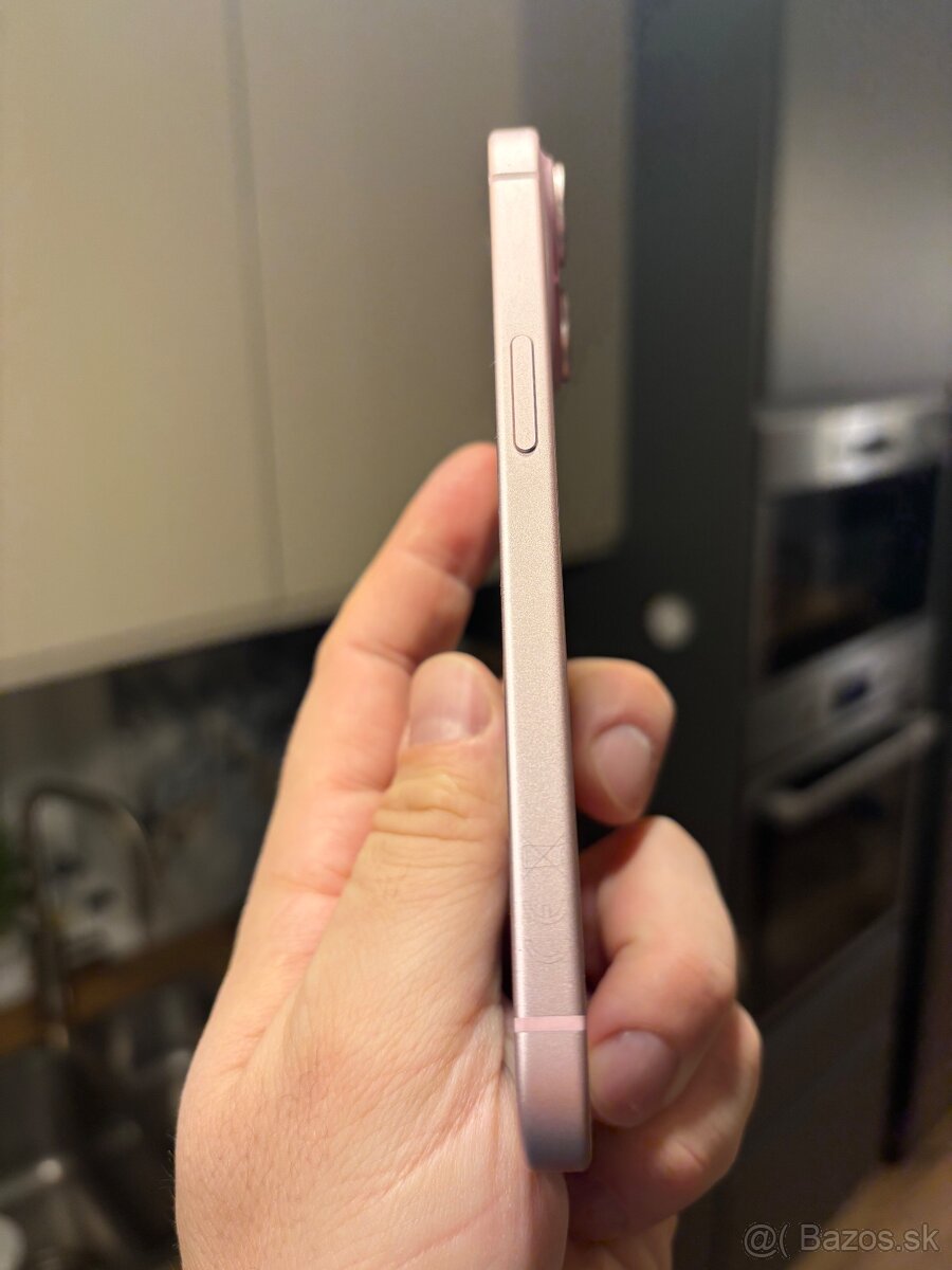 Apple iPhone 15, 128Gb - 7