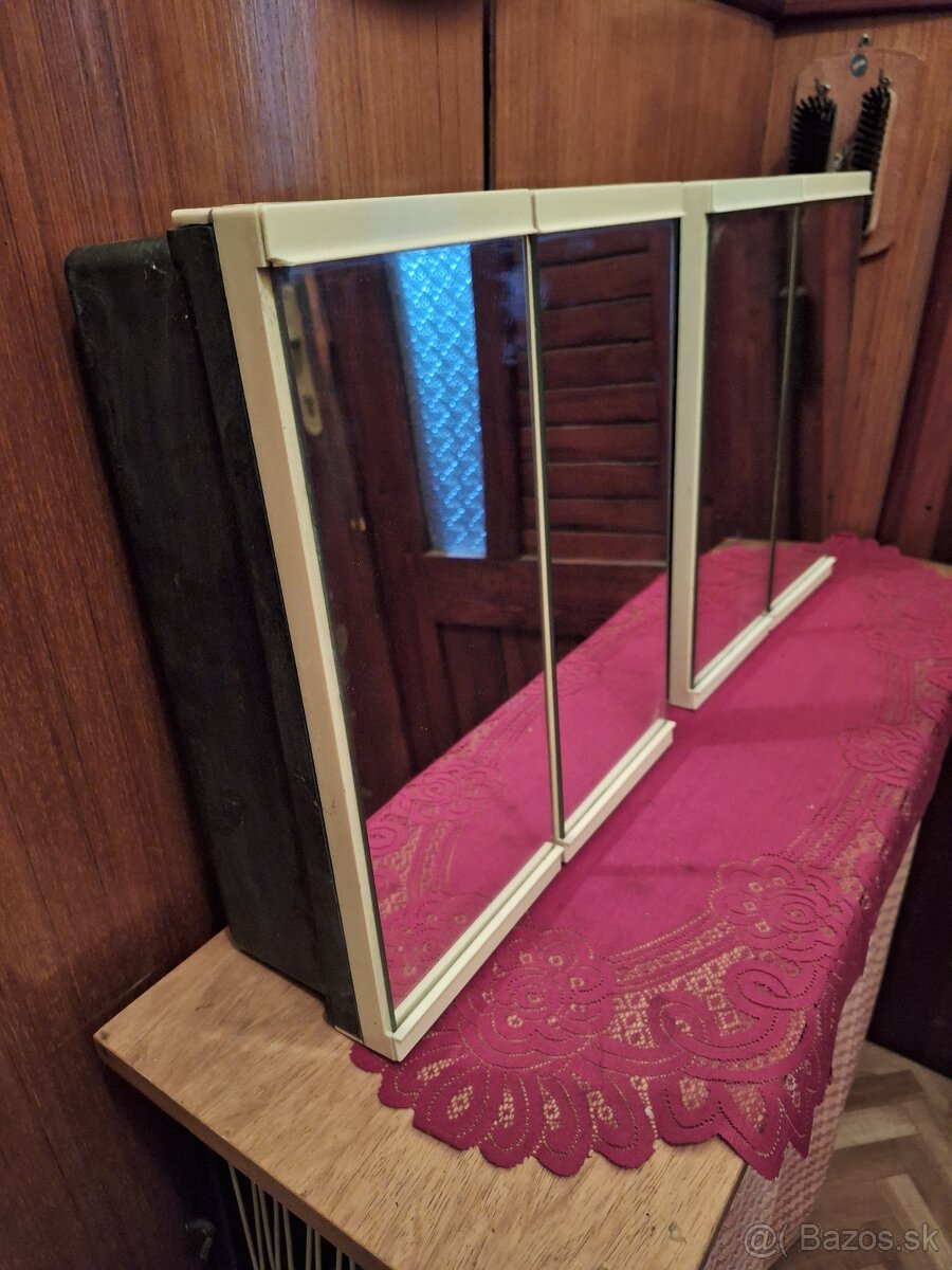 Staré kúpeľné skrinky - 7