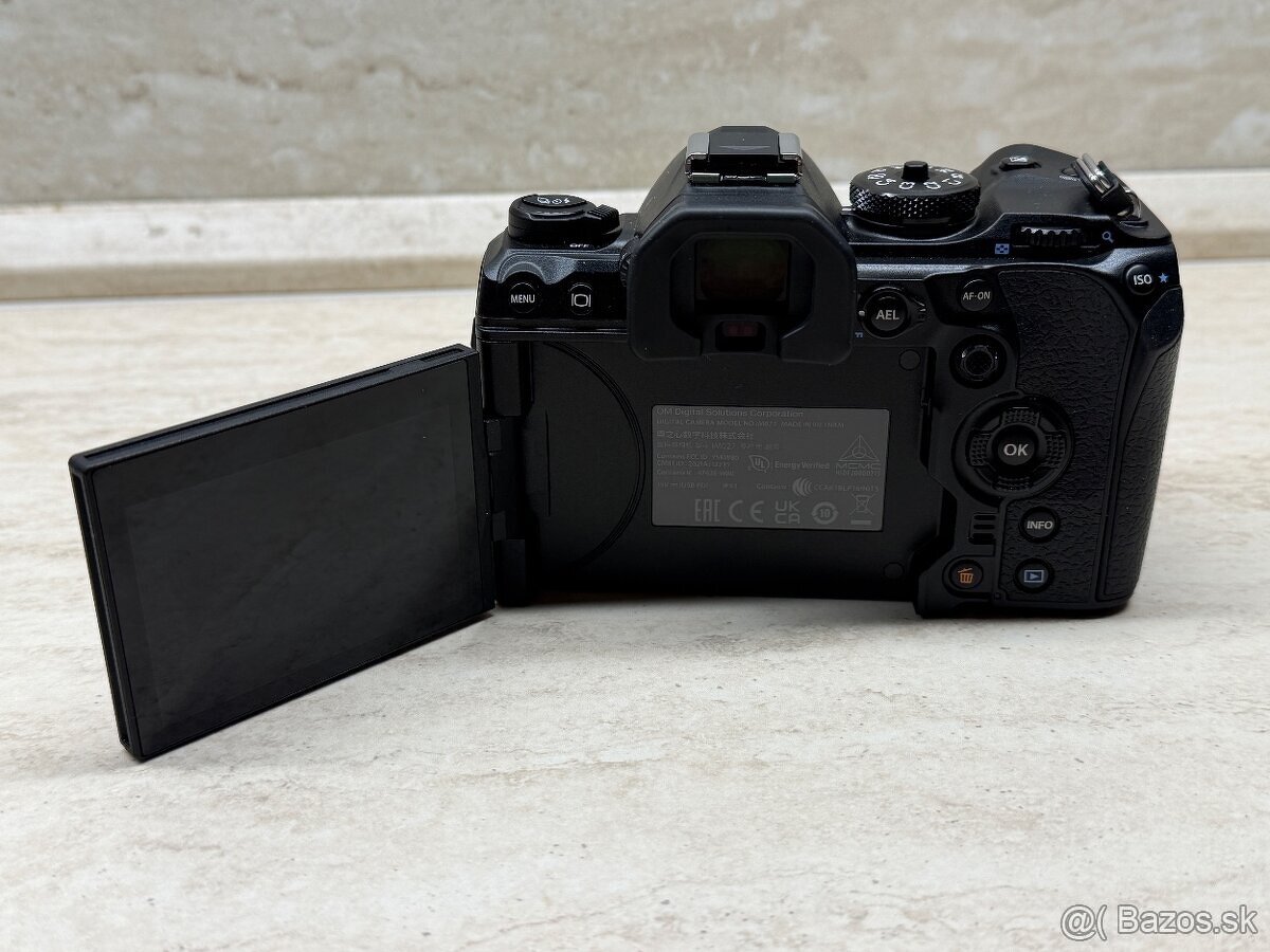 Olympus OM-1, počet záberov: 25 - 7