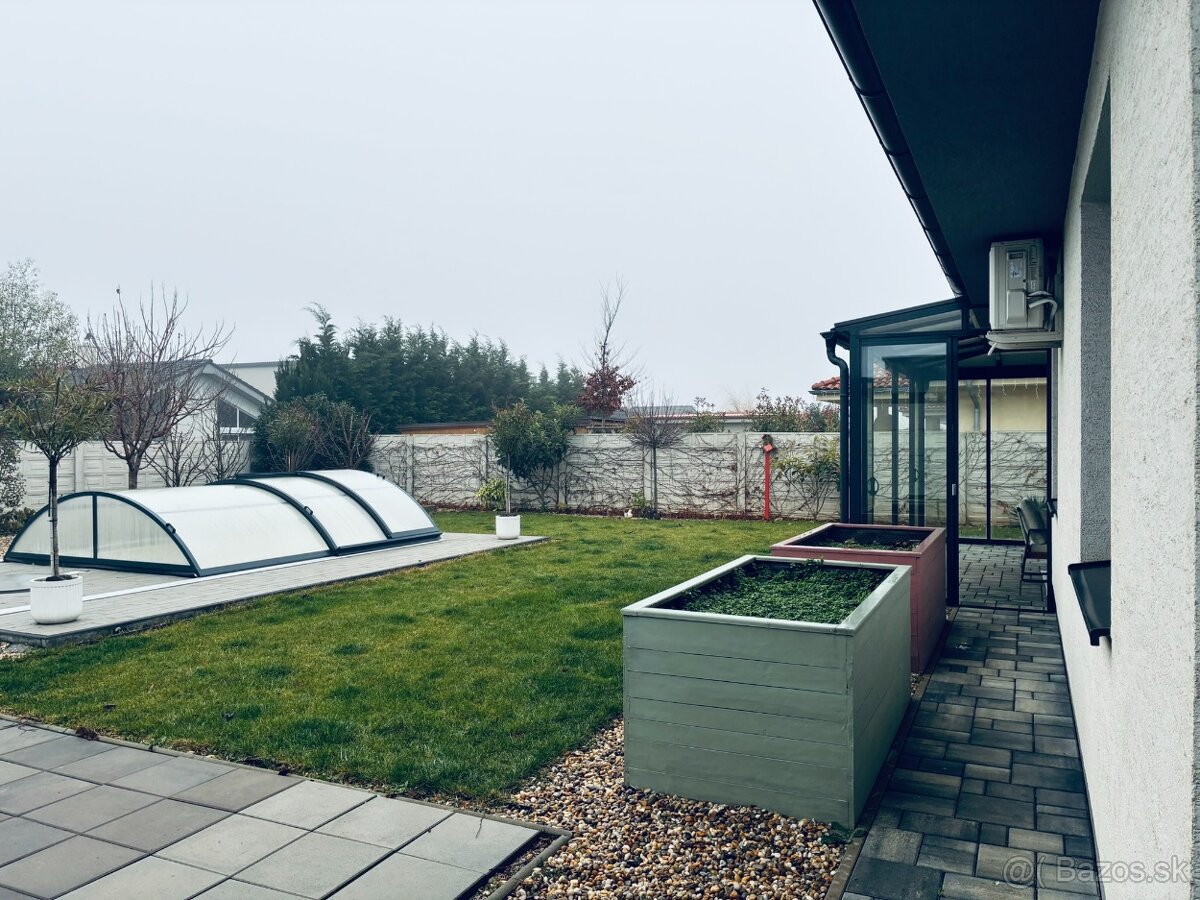 4-izbový kompletne zariadený dom so zimnou terasou a bazénom - 7