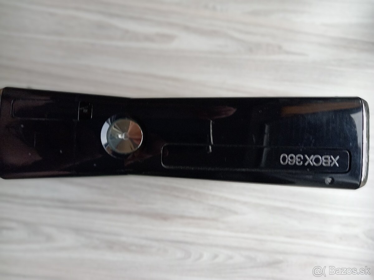 Xbox 360 S - 7
