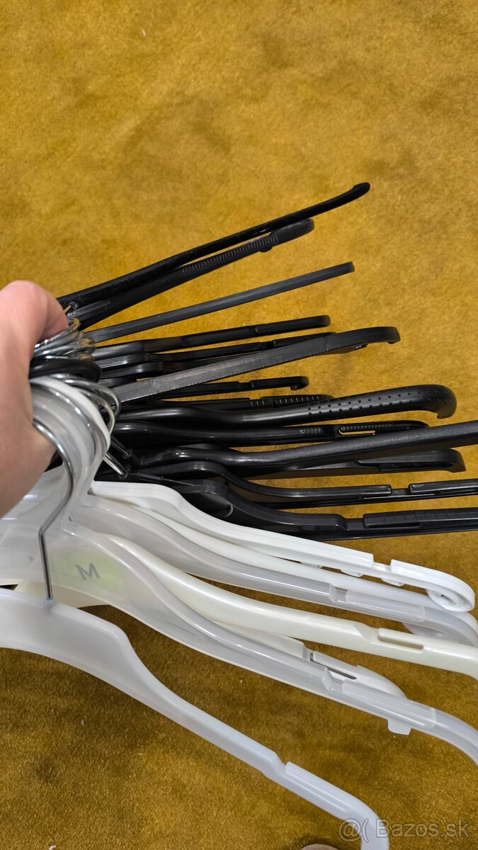 24ks plastových vešiakov mix - 7