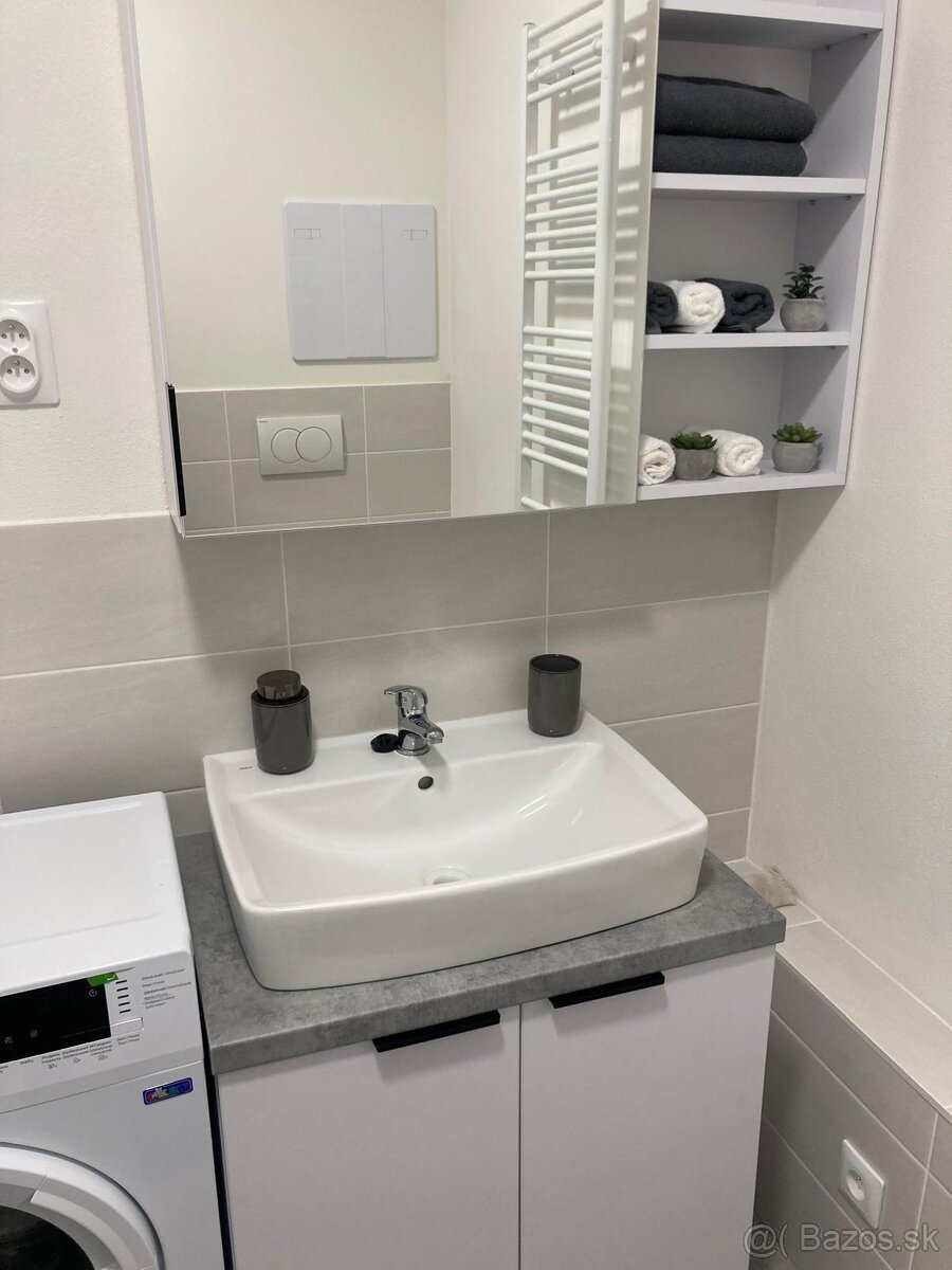 Prenájom- 1 izbový byt v Brezne - 7