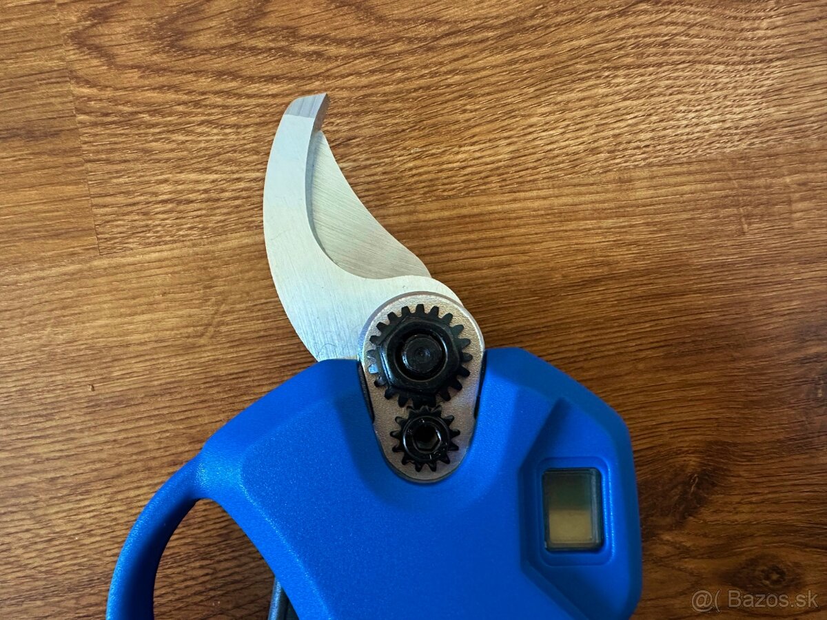 AKU bezuhlíkové záhradné nožnice na strihanie konárov 30mm - 7