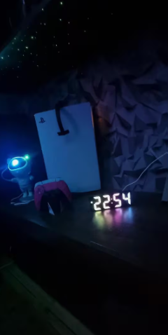 Moderný LED budík s 3-úrovňovou reguláciou jasu - 7