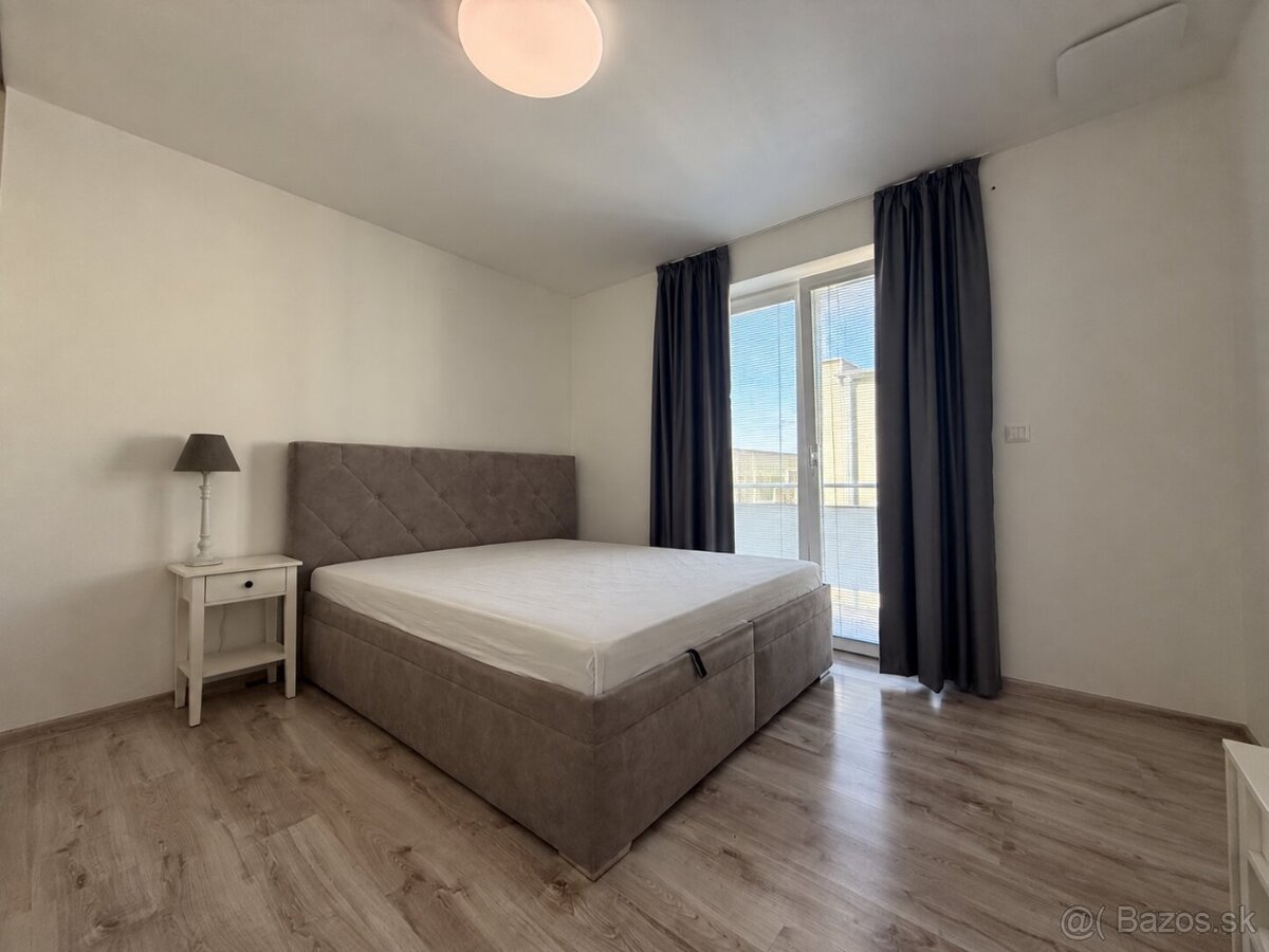 PREDAJ - RODINNÝ DOM - ZLATÉ MORAVCE - 7