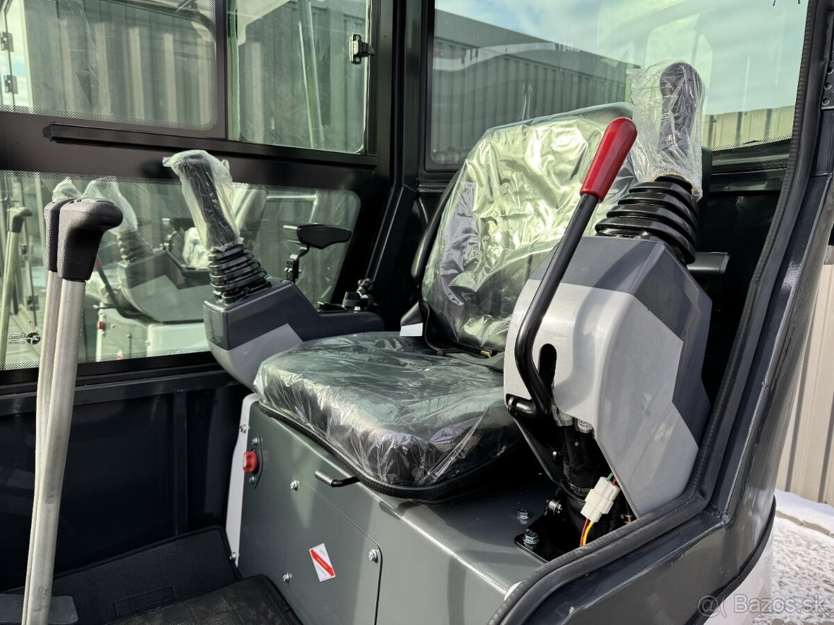 Minibagr XTM X10S PRO s kabinou - 7