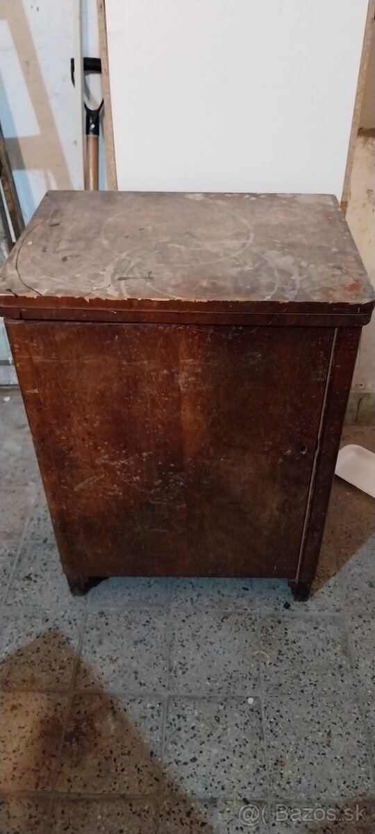 Predám šijací stroj LADA - 7