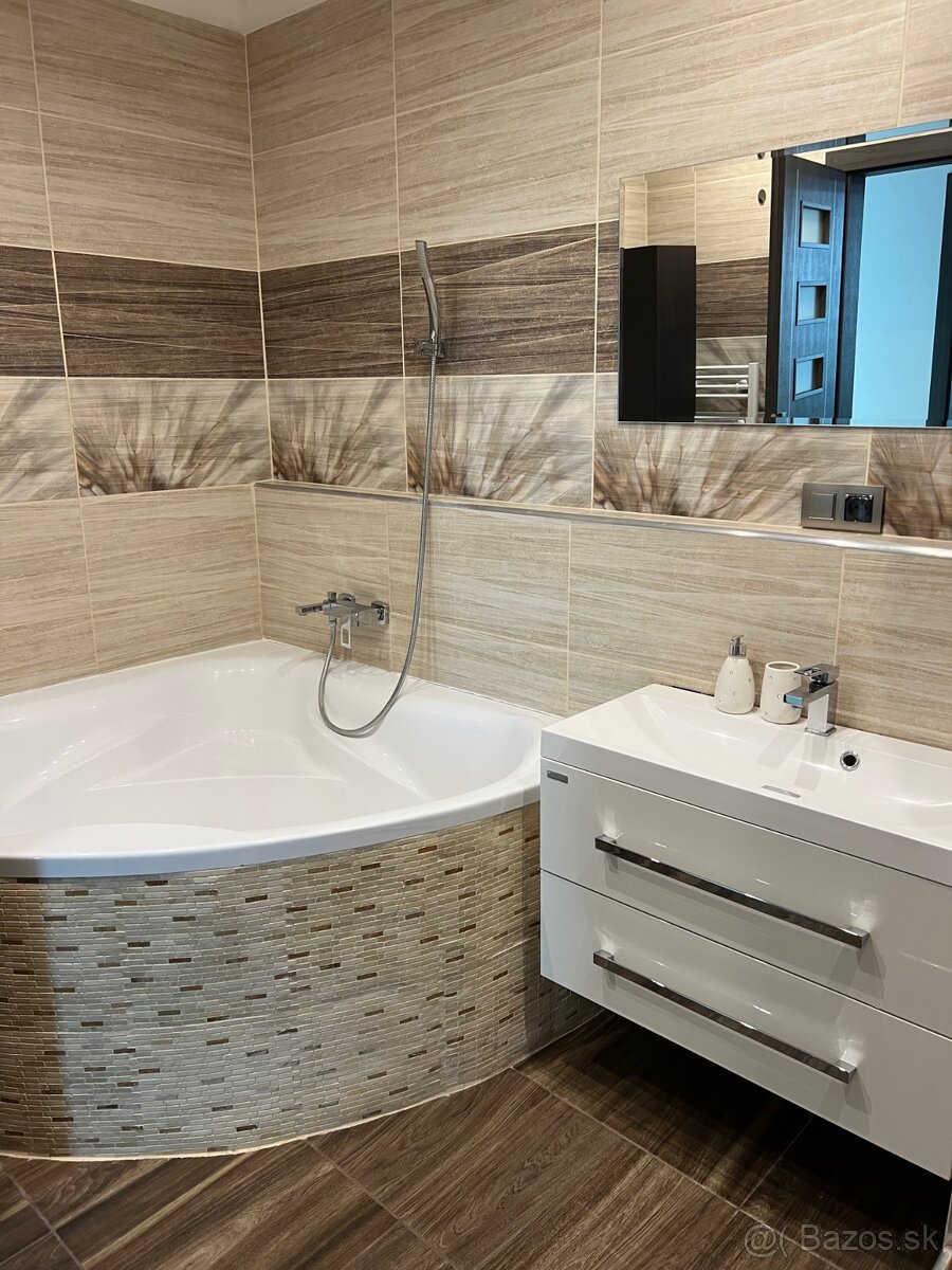 Prenájom 3 izbový byt Plato Levice - 7