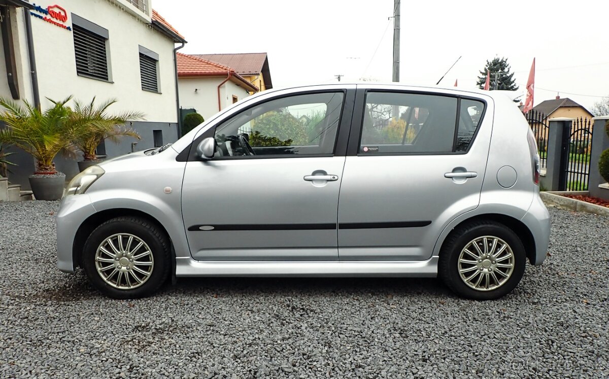 DAIHATSU SIRION 4x4 - 1.3benzin-67 tis km -KLIMA, 5 dverove - 7