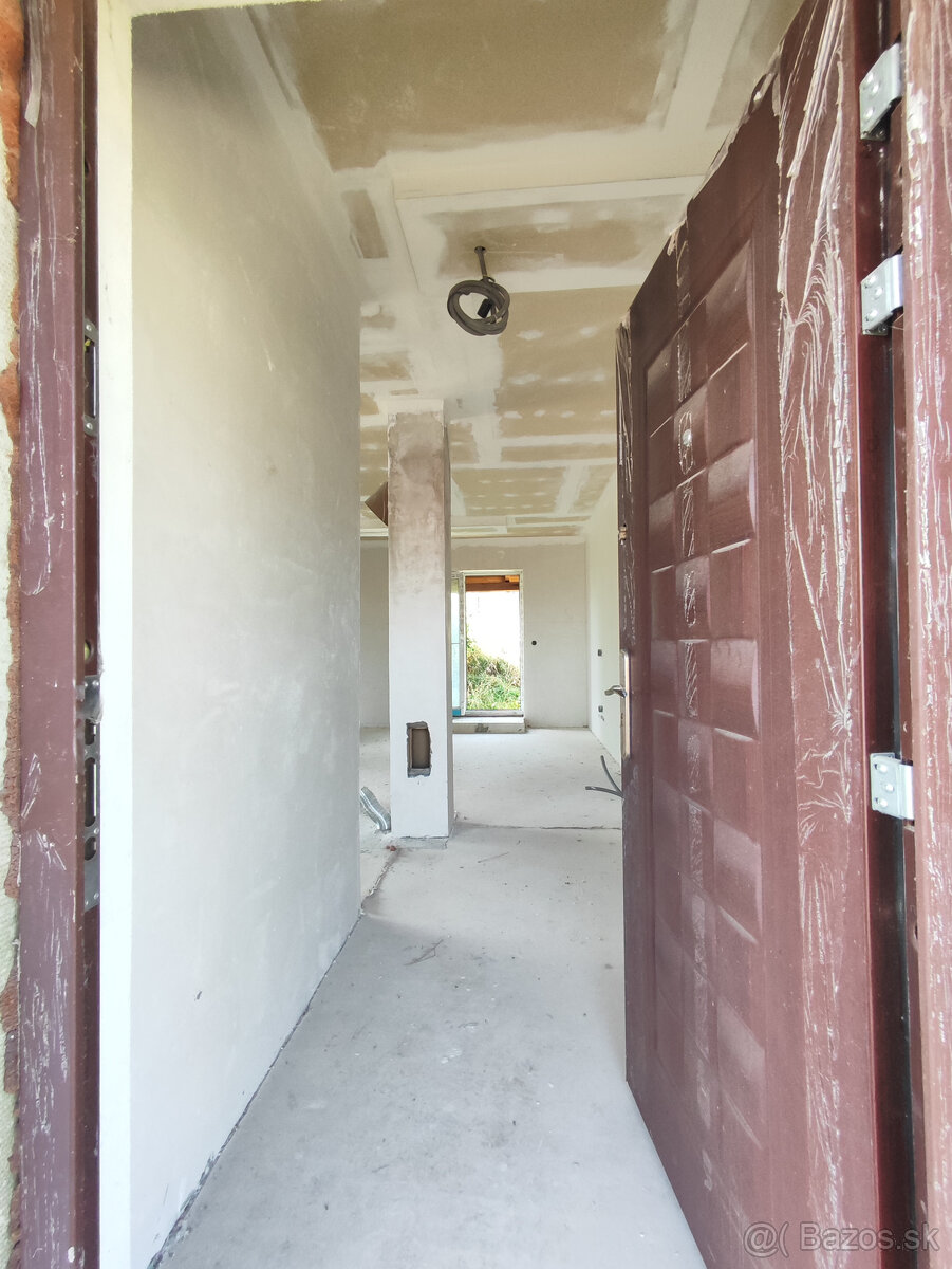 Rozostavaný 4 izbový rodinný dom na veľkorysom pozemku 1050 - 7