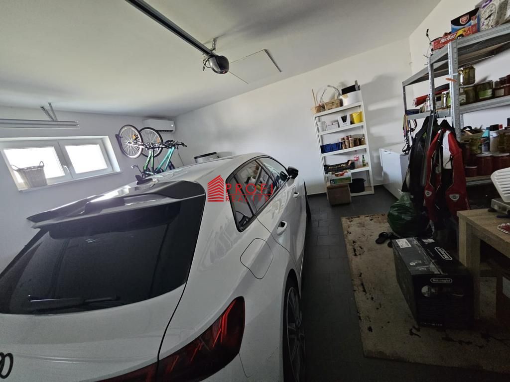 REZERVOVANÉ: Exkluzívne na predaj 4izbový dom s dvojgarážou - 7