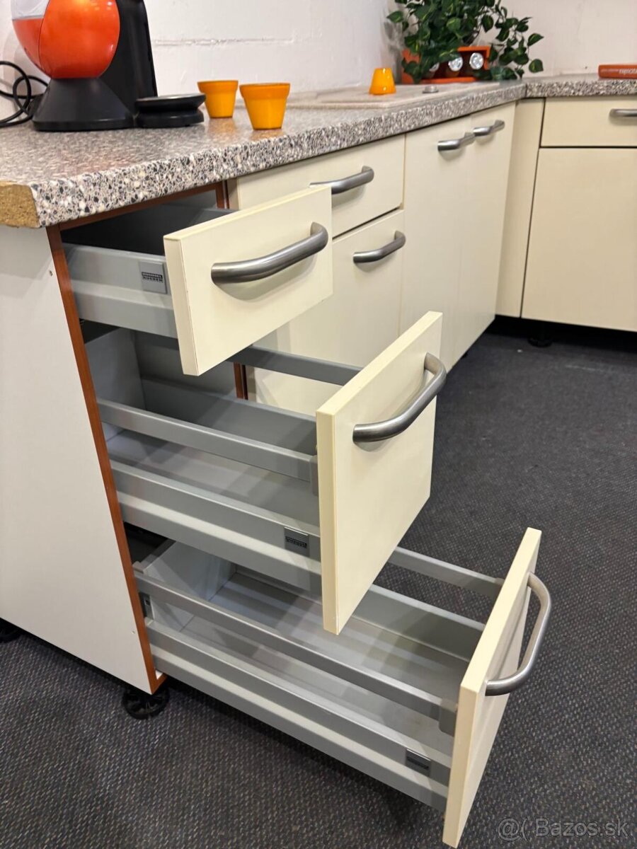 Nadčasová kuchyňa LEONA - 7