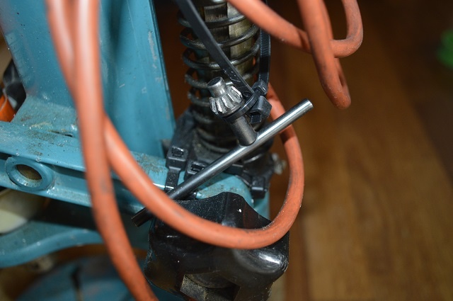 predam stojan na vrtacku spolu s vrtackou Black&Decker - 7