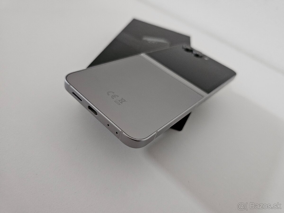 Samsung Galaxy Z Flip 6 - 7