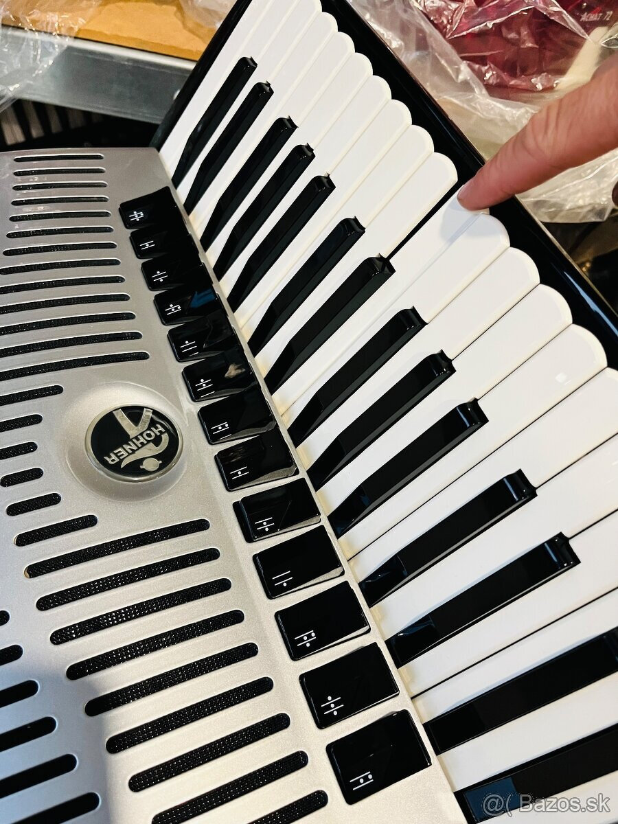 redám akordeón HOHNER VENTURA IV 96 BAS- špičkový akordeón- - 7