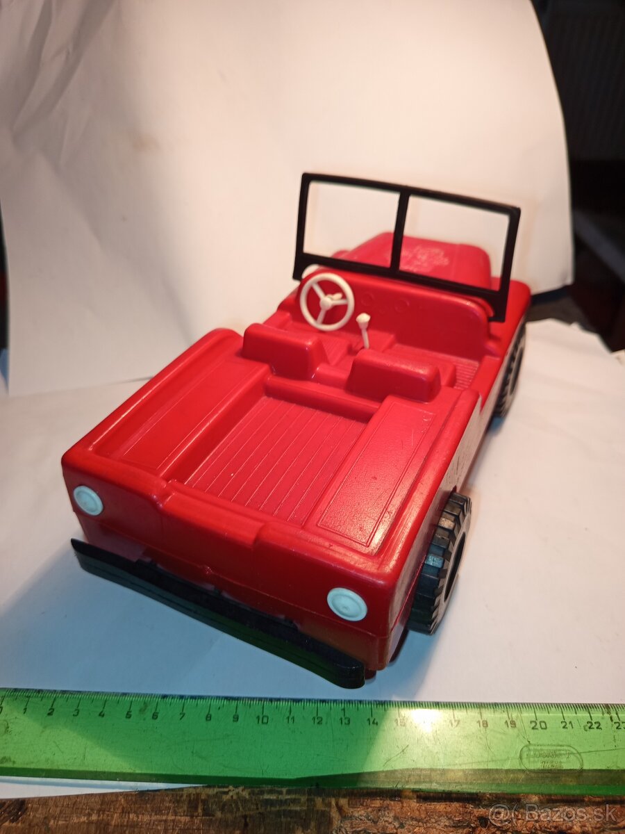 Staré plastové auto jeep - 7