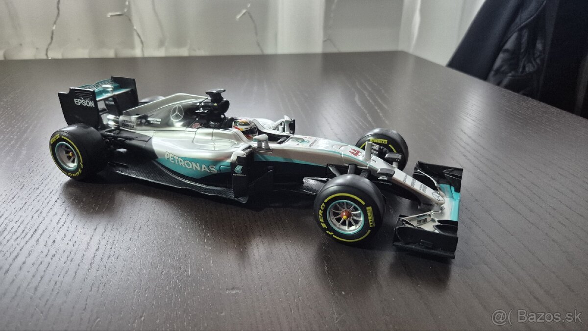 Bburago Race F1 Mercedes Petronas W07 hybrid 2016 1:18 - 7